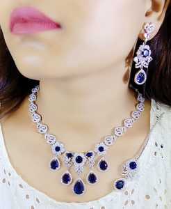 Ensemble de collier de bijoux en diamant anti-ternissement AD avec boucle d'oreille assortie Maang tikka pierre de forme carrée pour femmes et filles - Product Image 3