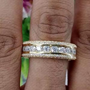 Anillo de boda de moissanita de corte redondo de oro amarillo de 14K, banda de aniversario de eternidad completa para hombres y mujeres, anillo de compromiso para hombres - Product Image 4