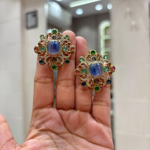 Pendientes de Diseño de Alta Calidad con Acabado Dorado y Piedras de Circonita Cúbica para Mujeres y Niñas, Colección para Bodas y Fiestas - Product Image 1