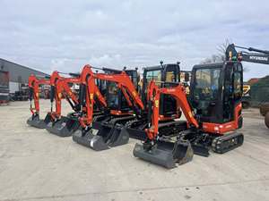 Mini Excavadora Kubo U27-4 de Alto Rendimiento, Excavadora Compacta con Bomba Hidráulica de 27kW y Motor para Construcción Agrícola - Product Image 1