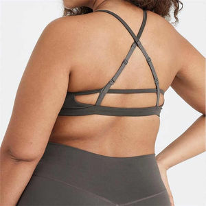 Sujetador Deportivo de Yoga con Tirantes Ajustables para Mujer, Talla Grande, Nuevo, Cruzado en la Parte Delantera, de un Solo Hombro, Transpirable, Simple, Disponible en Gris - Product Image 4