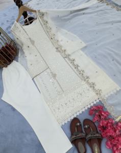 Conjunto de ropa de fiesta de diseñador Heavy Faux Georgette Kurta Bottom & Dupatta - Product Image 3