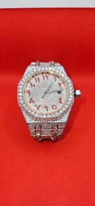 Reloj moderno urbano y elegante con aspecto de diamante helado con movimiento de cuarzo Diseño elegante y llamativo para amantes de la moda Exportar desde la India - Product Image 3