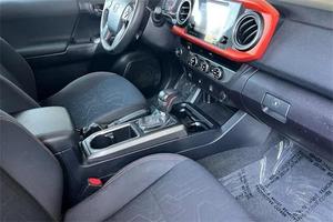 Toyota Tacoma TRD Sport 2017 - Product Image 5