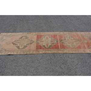 Alfombra Turca Vintage, Alfombra de 3.1x10.4 pies, Alfombra Roja con Diseño Floral - Product Image 3