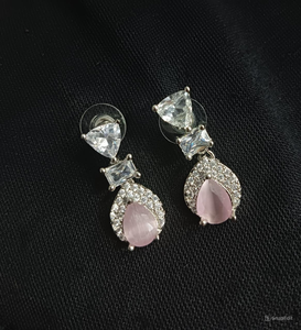 Pendientes de Plata con Diseño Floral, Estilo Étnico, con Diamantes Americanos, para Mujer, Diseño Exclusivo Indio de Última Moda - Product Image 1