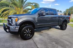 Ford F-250 Super Duty XLT 4x4 6,2 litres V8 4RM de 2017, d'occasion, provenant du sud, avec suspension surélevée - Product Image 3