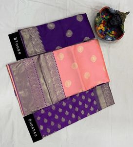 ผ้าไหม Banarasi แบบพรีเมี่ยมสำหรับใส่ไปงานเลี้ยงดูสง่าสไตล์อินเดียใส่ในราคาที่เหมาะสมกับเสื้อเบลาส์พร้อมด้วยผ้าไหม Banarashi Duppta - Product Image 2