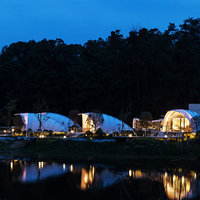 Meilleures tentes de glamping pour entreprises, tente hôtelière blanche en forme de coquille 5x8m, structure en acier, utilisation quatre saisons, isolation, événements automobiles