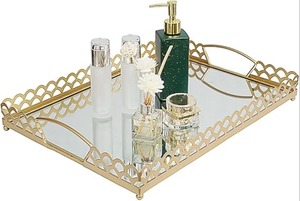 Bandeja metálica duradera hecha a mano con un diseño elegante, perfecta para servir aperitivos o decorar su Mesa para los invitados - Product Image 2