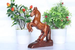 ม้าแกะสลักด้วยมือสไตล์อินเดียงานฝีมือตกแต่งบ้านศิลปะทำจากไม้ทำด้วยไม้เนื้อแข็ง - Product Image 3