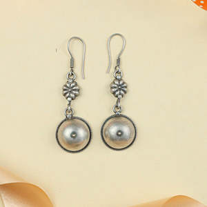 Boucles d'oreilles pendantes vintage Tridha Chand Phool en argent 92,5 plaqué or, perles en forme de fleur, diamants, turquoise pour les mariages - Product Image 2