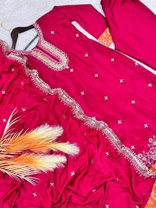 Dernier design de haut de gamme en soie chinon brodé de sequins et de fils avec bordure en dentelle, haut avec pantalon et dupatta pour les occasions de mariage - Product Image 5