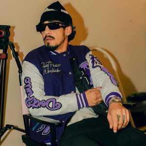 Chaqueta Universitaria Personalizada para Hombre, Chaqueta Universitaria Gruesa para Hombre al por Mayor con Bordado Personalizado y Manga de Cuero - Product Image 3