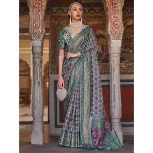 Exquisito Sari Clásico de Seda con Estampado Digital Verde Azulado con Blusa para Moda Laboral - Product Image 3