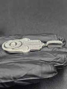 Colgante de Moissanita Redonda con Diseño de Mano de Hamsa y Ojo, Plata de Ley 925, Joyería Fina, Regalo Religioso Único para Fiestas y Eventos - Product Image 3