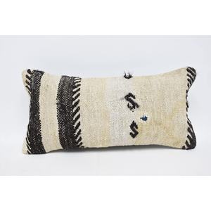 Alfombra de lana Kilim Beige con estampado vintage Almohada tejida de 12x24 pulgadas con hermoso diseño - Product Image 1