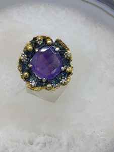 แหวนเงิน 925 ดีไซน์ดอกไม้ทำมือประดับอเมทิสต์ – เครื่องประดับหรูหราเคลือบทองและสีดำ - Product Image 2