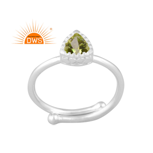 แหวนเงินแท้ดีไซน์ทันสมัยประดับพลอยเพอริดอทดีไซน์ปรับขนาดได้จากผู้ผลิตเครื่องประดับ - Product Image 1