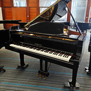 Đàn piano Yamaha C7 chất lượng cao, chuyên nghiệp, gỗ óc chó, đã qua sử dụng, sản xuất tại Nhật Bản, âm thanh bền và ấm áp, giao hàng toàn cầu - Product Image 1