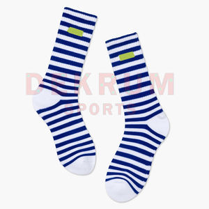Chaussettes longues douces de luxe pour hommes décontractées Bas tricotés de haute qualité avec logo disponibles en noir rouge-Vêtements confortables 10 paires de quantité minimale de commande - Product Image 2