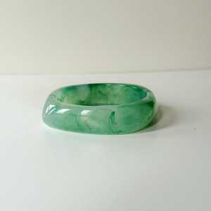 กำไลเรซินอีพ็อกซี่เรซินแบบกำหนดเองที่ทันสมัยพร้อมดอกไม้ศิลปะเปลือกหอยแวววาวหรือฟอยล์สีทองเครื่องประดับที่ไม่ก่อให้เกิดอาการแพ้และใส่สบาย - Product Image 4