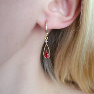 Boucles d'oreilles créoles Huggie en argent sterling 925 plaqué or avec breloque rubis rouge, style vintage mignon, cadeau de fête pour femme - Product Image 4