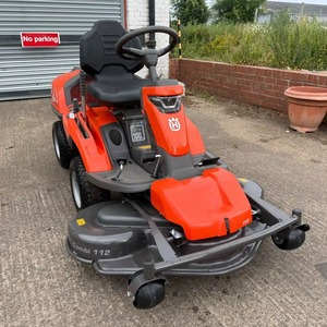 เครื่องตัดหญ้า Husqvarna R320X AWD แบบนั่งขับ 150 ชั่วโมง ใบมีดกว้าง 112 ซม. - Product Image 5