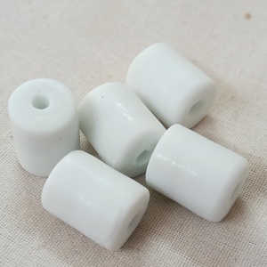 Perles de verre blanc mat en forme de cylindre et de tube, idéales pour les revendeurs de perles de verre et adaptées aux créateurs de bijoux - Product Image 2