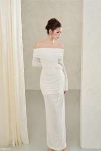 Nuevo artículo 2026 Vestido largo con hombros descubiertos, cintura con volantes, detalle floral lateral, para fiesta o playa, poliéster y spandex, OEM ODM Vietnam - Product Image 5