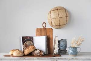 Plateau de service en bois Acacia 2 poignées planche à fromage avec poignées en métal plateau décoratif taille personnalisée couleur bois naturel - Product Image 5