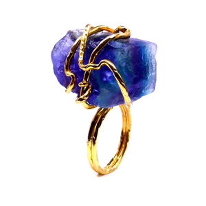 Bague de mariage classique et tendance pour femme chrétienne en acier inoxydable plaqué or, ornée de cristaux, de strass et de pierres brutes - Product Image 4