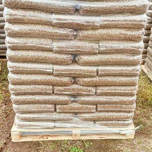 Granulés de bois de première qualité Biomasse, bûches de sciure ENplus A1, pin, 0,5% de cendres, 4600J, haute combustion, densité 600-800kg/m³, pour pizza - Product Image 1
