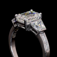 Cincin Pertunangan Berlian Emerald Cut Bersertifikat IGI 2CT, Emas Padat 14K, Batu Samping Trapezoid Custom, Cincin Lamaran Mewah