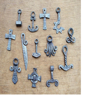 Pendentifs en alliage forgés à la main sur mesure avec des thèmes vikings nordiques, plaqués noir pour les designers de bijoux vikings nordiques pour la revente