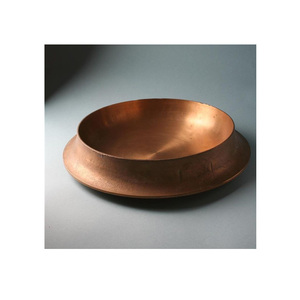 Cuenco de metal de diseño moderno de cobre de calidad premium hecho a mano, accesorios de cocina personalizables a la venta - Product Image 1