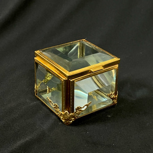 Boîtes de rangement de bijoux en laiton de verre de cristal nordique moderne de luxe avec jantes de concepteur de taille personnalisée Mini verre biseauté d'or - Product Image 5