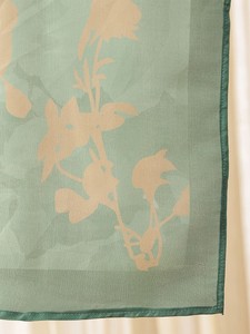 Mujeres verde floral impreso Keyhole Neck Pure Silk Straight Kurta con pantalones y Dupatta indio Pakistán traje - Product Image 3