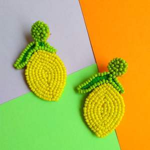 Pendiente de moda hecho a mano con diseño bordado Pendiente de declaración con cuentas - Product Image 1