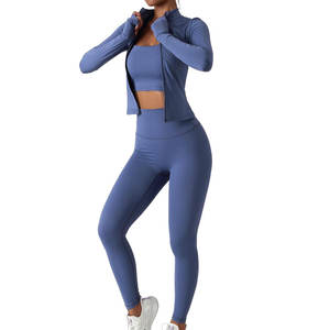 Conjunto de yoga sin mangas para mujer con logotipo personalizado Diseño de secado rápido transpirable Patrón sólido Logotipo frontal Pantalones cortos Longitud - Product Image 1