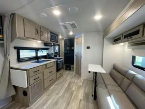 Caravana de Lujo Personalizada con Paneles Solares y Muebles, Remolque de Viaje Todoterreno, Remolque de Campamento Todoterreno, EE. UU. - Product Image 4