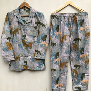 Ensemble pyjama indien imprimé à la main, tenue de nuit, tenue de fête, motif floral, pyjama fait main, cadeau de Noël pour elle - Product Image 1