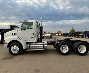 Camión Usado Fleet Supply 2020 For-Sterling LT9513 Cabina Diurna - Camión Semirremolque de Servicio Pesado con Transmisión Manual de 10 Velocidades para Despacho - Product Image 2