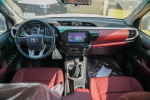 NOUVEAU TOYOTA HILUX SR5 GLXS GM/T DOUBLE CABINE 2026, 4 PORTES, MOTEUR ESSENCE V6 3.0L, TRANSMISSION MANUELLE - Product Image 2