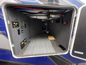 Camping-car d'occasion V-A-N-L-E-I-G-H RV A-M-B-I-T-I-O-N 399TH modèle 2023 prêt à la vente et livraison mondiale - Product Image 4