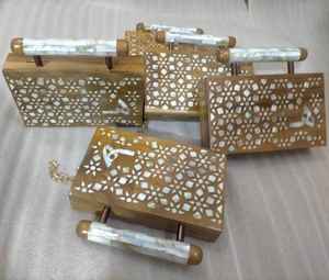 เครื่องประดับงานปาร์ตี้สำหรับผู้หญิงหรูหราทันสมัยทำจากไม้มุกแท้ทำมือปรับแต่งได้ - Product Image 5