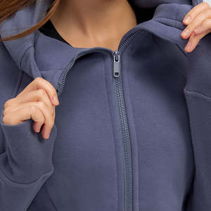 Ropa deportiva ligera para mujer al por mayor con bolsillos y cremallera atlética para yoga, correr, gimnasio, ropa informal, chaqueta con capucha y cremallera completa - Product Image 4