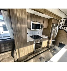 Remise sur les caravanes de voyage 42VERANDA 2025 F-o-r-e-s-t R-i-v-e-r W-ild-w-o-od G-r-a-n-d L-o-d-g-e, maison mobile tout-terrain - Product Image 4
