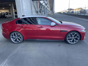Jaguar XE P300 Sport AWD 2024, 2,0 L Turbo Essence, Boîte Automatique 8 Vitesses, 300 ch, Berline - Product Image 2