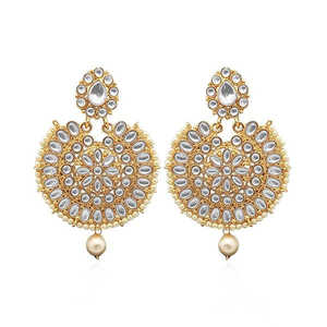 Boucles d'oreilles fines Kriaa Pierre de Kundan blanche avec placage à l'or Modèle 1312913B - Product Image 1